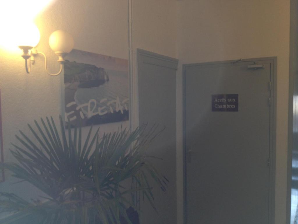 Hotel Le Fecamp Bolbec Bagian luar foto