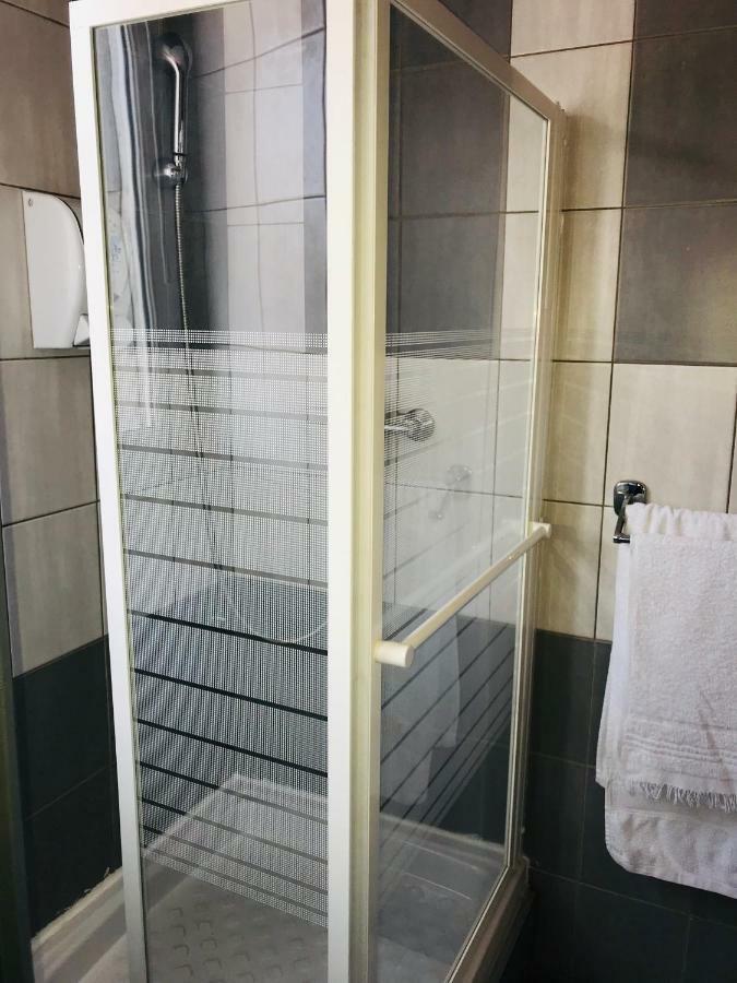 Hotel Le Fecamp Bolbec Bagian luar foto