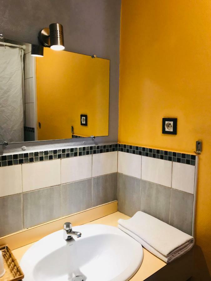 Hotel Le Fecamp Bolbec Bagian luar foto